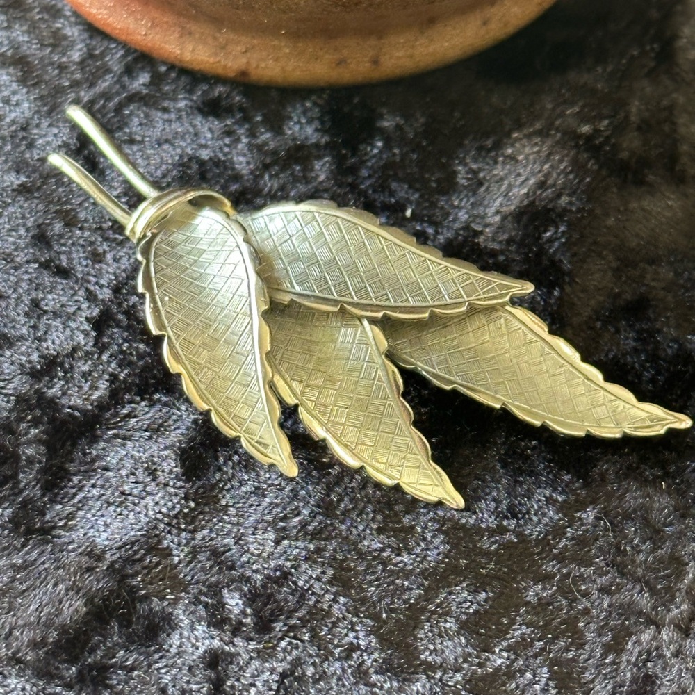 Brooch - Liner Silver Tone Bracelet Brooch - Vintage estate & jewelry